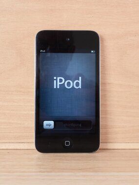 Apple iPod Touch 4th Generation 8GB Model A1367 Portable Music Player Black